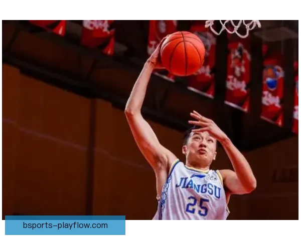 伊森三分球打破尴尬局面 母亲发推力挺霸气回怼质疑者